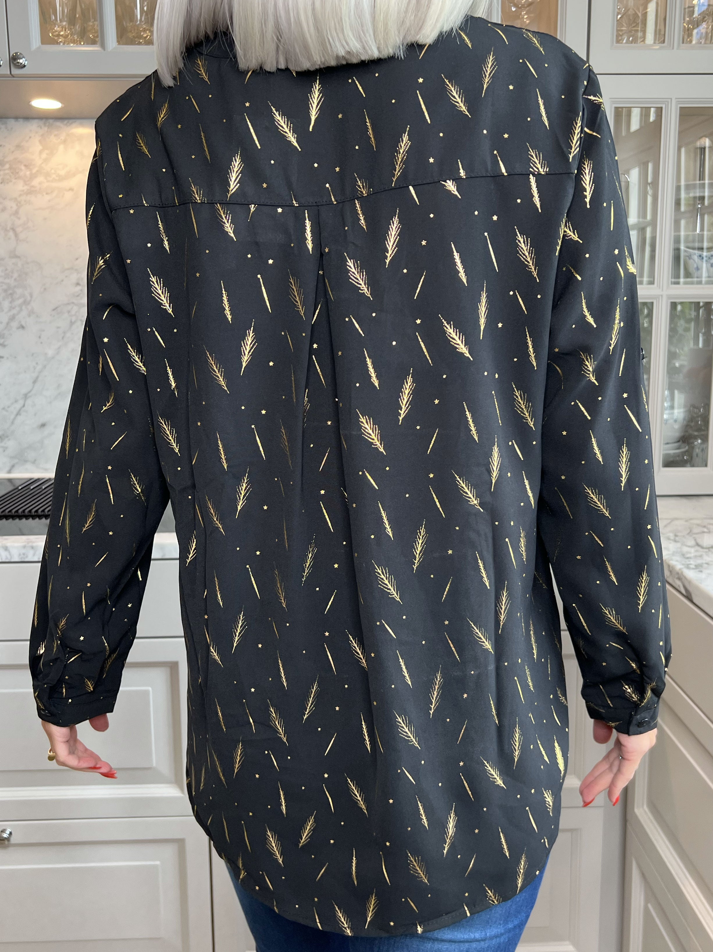 Lina - Fin skjorta med gulddetaljer